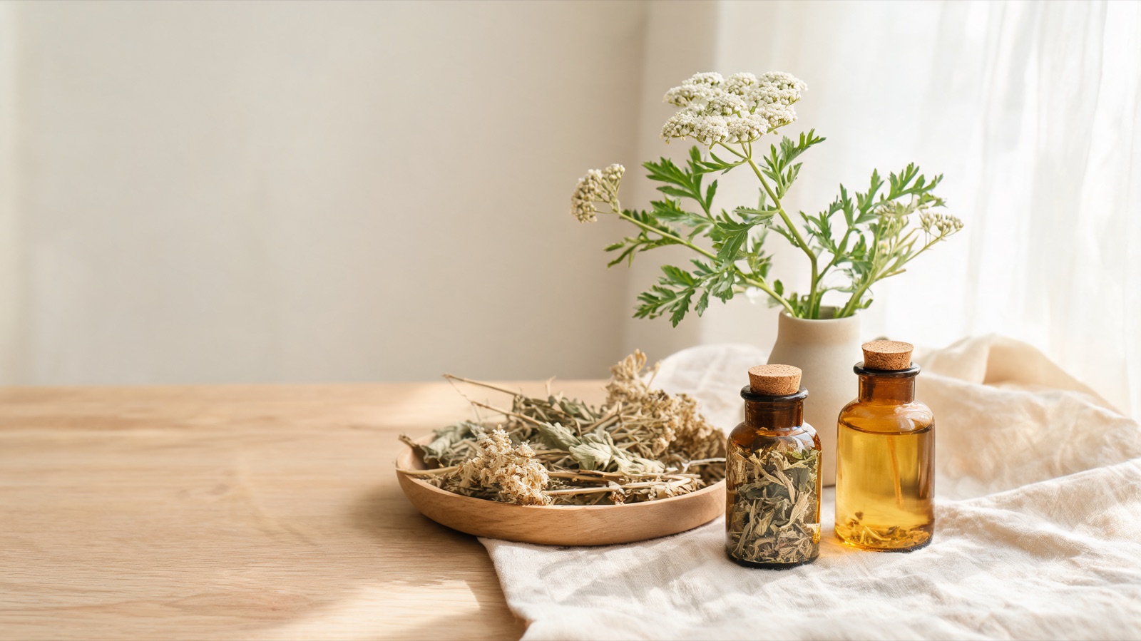Natura morta luminosa di oggetti del benessere quotidiano, luce naturale